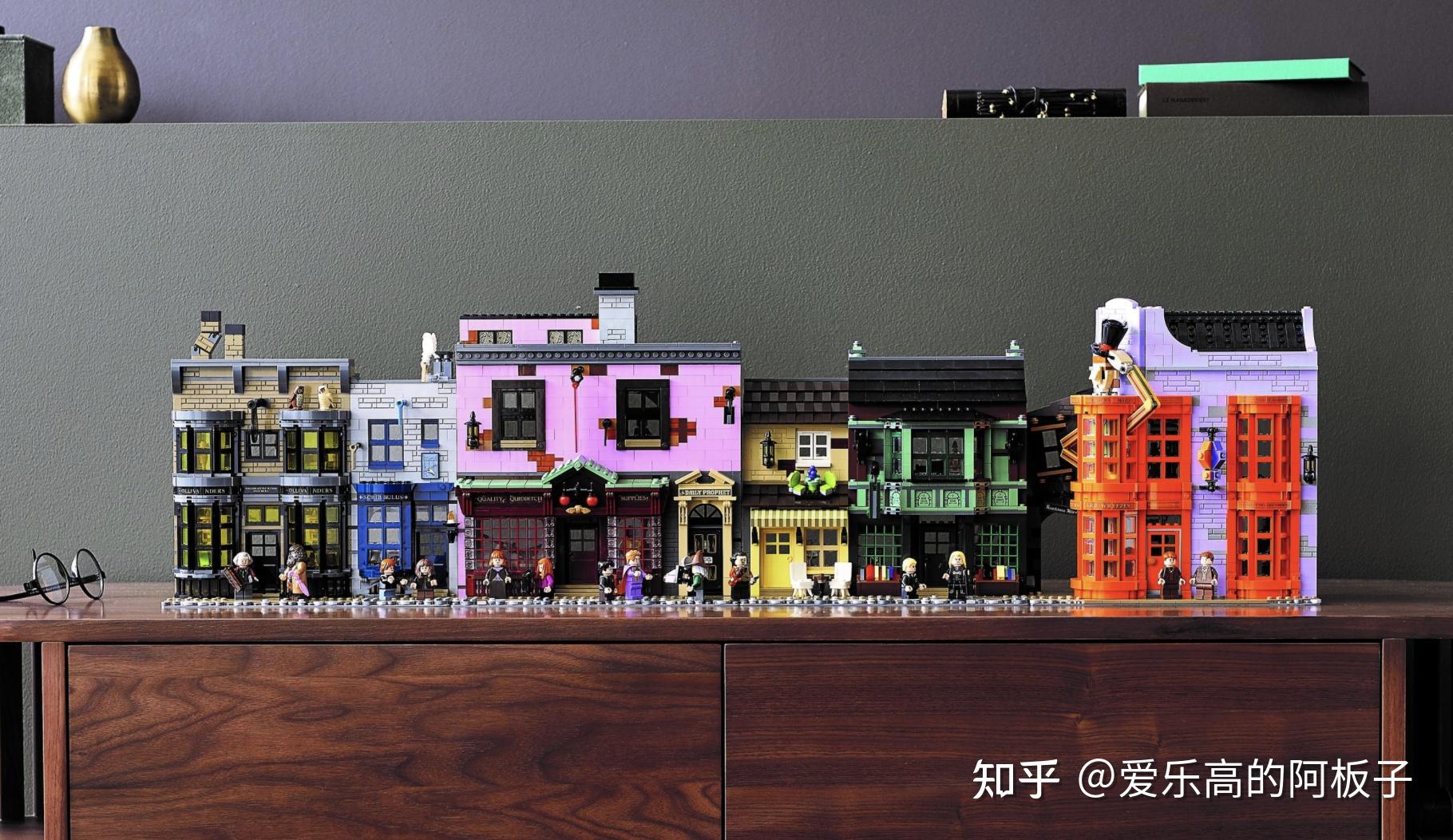 LEGO Harry Potter Hogwarts Castle set_LEGO Marvel Super Heroes: Universe in Peril for iOS_LEGO Harry Potter and Hermione Granger large-scale model